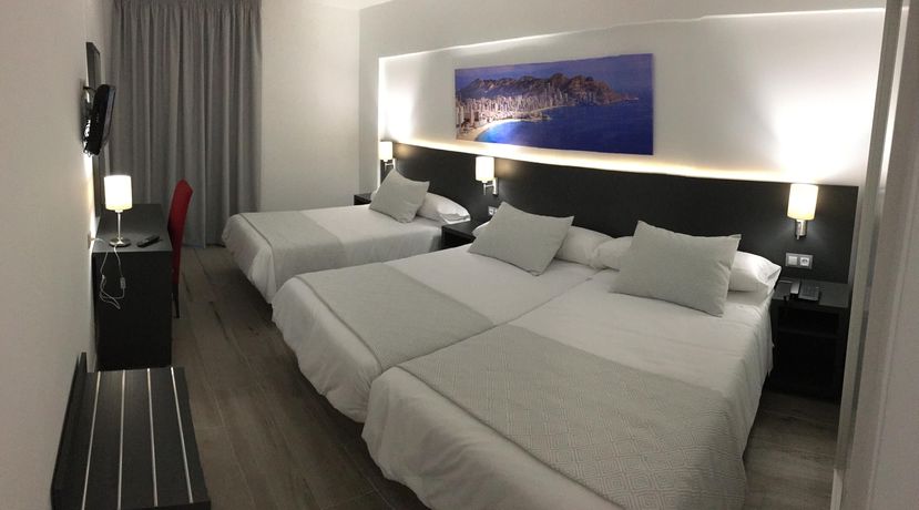 Imagen de la habitación del Hotel Los Alamos, Benidorm - Playa Levante. Foto 5