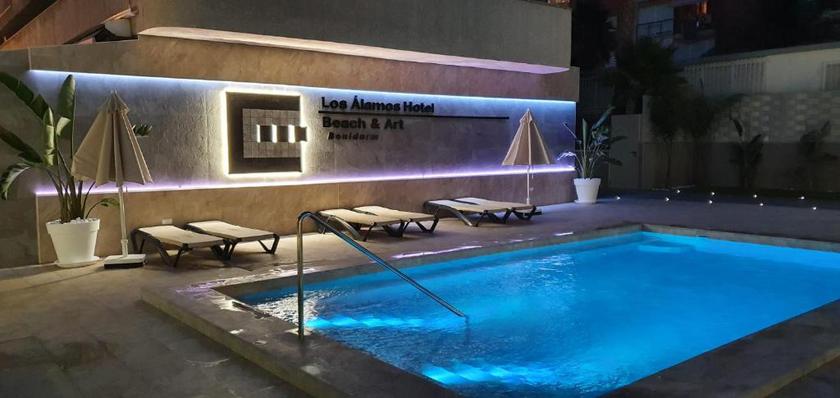 Imagen de la piscina del Hotel Los Alamos. Foto 17