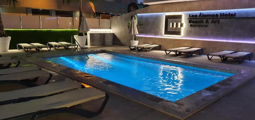 Imagen de la piscina del Hotel Los Alamos. Foto 18