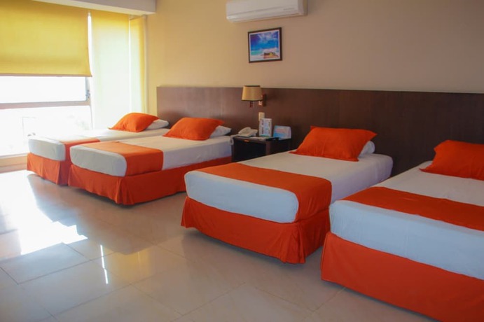 Imagen general del Hotel Los Almendros, Manta. Foto 1