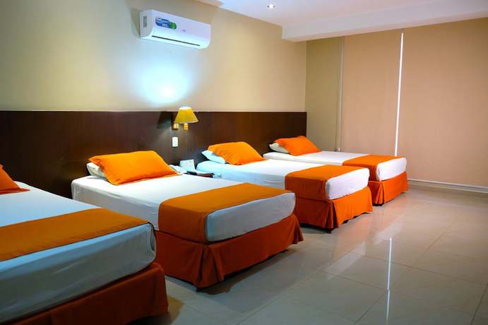 Imagen de la habitación del Hotel Los Almendros, Manta. Foto 2