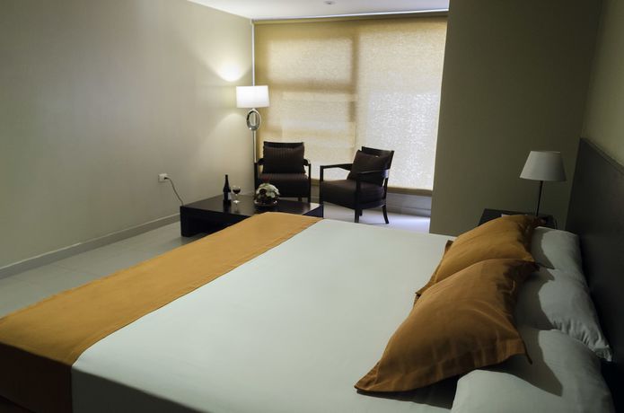 Imagen de la habitación del Hotel Los Almendros, Manta. Foto 4