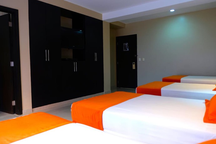 Imagen de la habitación del Hotel Los Almendros, Manta. Foto 6