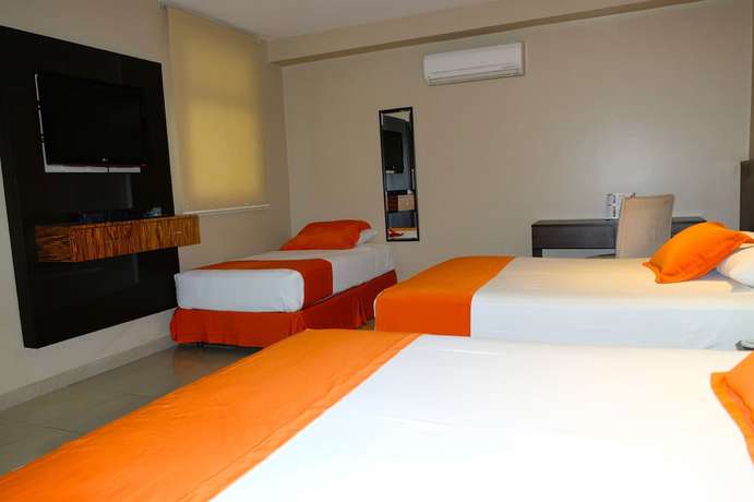 Imagen de la habitación del Hotel Los Almendros, Manta. Foto 18