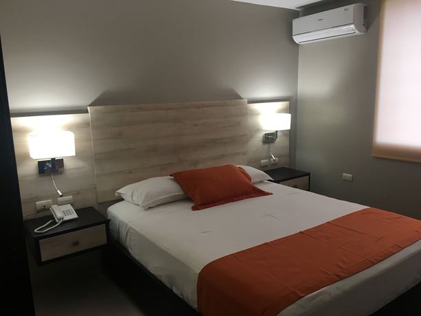 Imagen de la habitación del Hotel Los Almendros, Manta. Foto 19