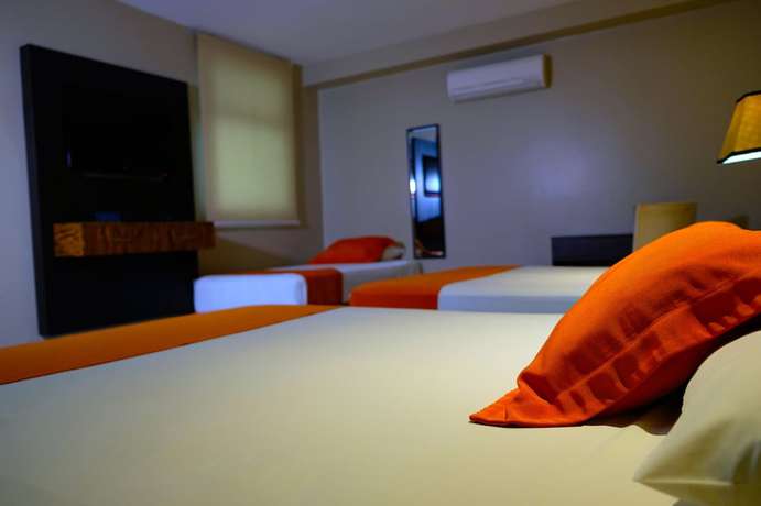 Imagen de la habitación del Hotel Los Almendros, Manta. Foto 20