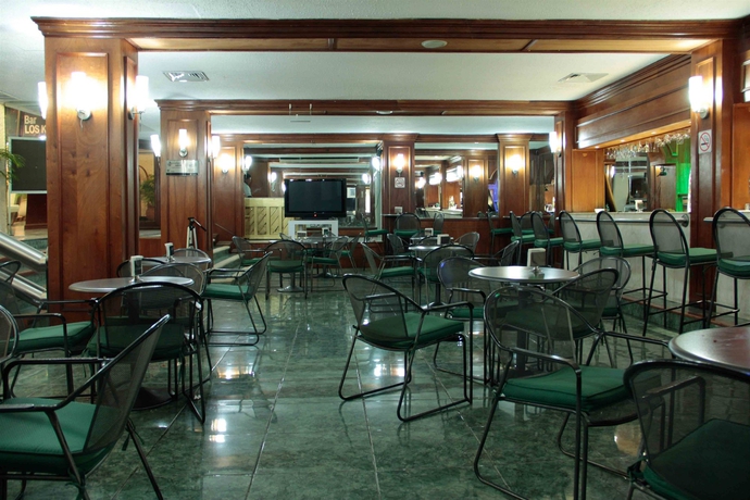 Imagen del bar/restaurante del Hotel Los Aluxes. Foto 1