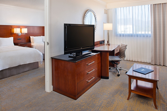 Imagen de la habitación del Hotel Los Angeles Marriott Burbank Airport. Foto 2