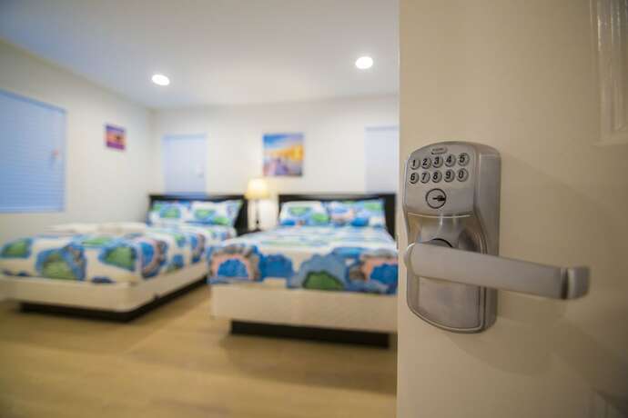 Imagen de la habitación del Hotel Los Angeles RoomRentals LAX. Foto 17