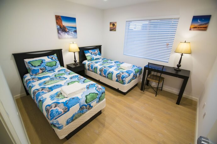 Imagen de la habitación del Hotel Los Angeles RoomRentals LAX. Foto 19