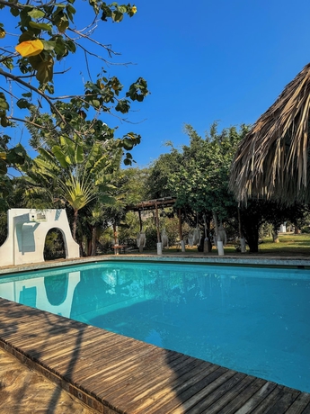 Imagen de la piscina del Hotel Los Angeles, San Pedro Pochutla. Foto 16