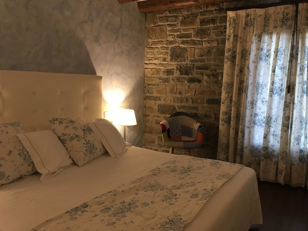 Imagen de la habitación del Hotel Los Arcos, Ainsa. Foto 2