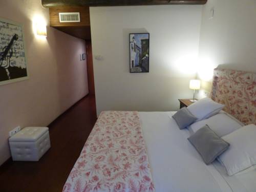 Imagen de la habitación del Hotel Los Arcos, Ainsa. Foto 4