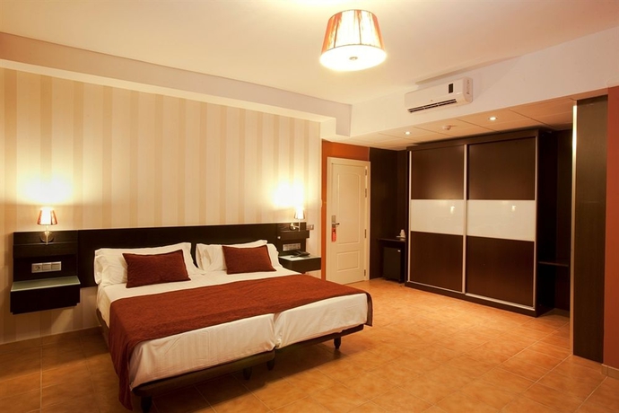 Imagen de la habitación del Hotel Los Arcos, Nerja. Foto 4