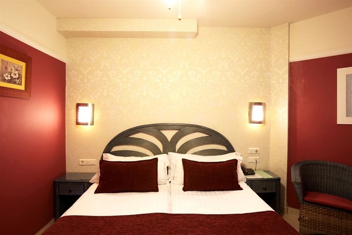 Imagen de la piscina del Hotel Los Arcos, Nerja. Foto 16