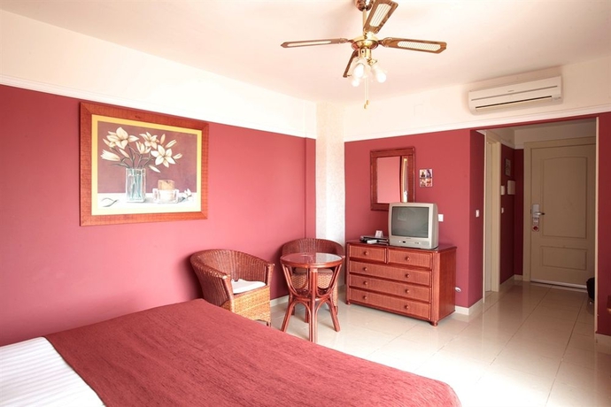 Imagen de la habitación del Hotel Los Arcos, Nerja. Foto 6