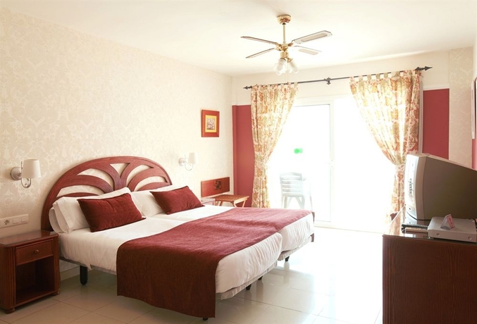 Imagen de la habitación del Hotel Los Arcos, Nerja. Foto 7