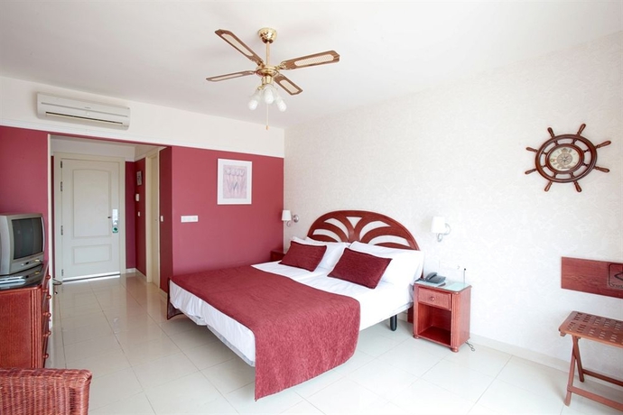 Imagen de la habitación del Hotel Los Arcos, Nerja. Foto 11