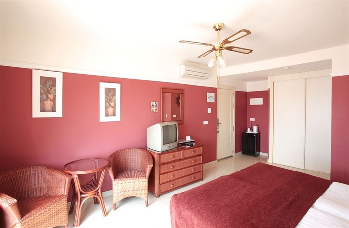 Imagen de la habitación del Hotel Los Arcos, Nerja. Foto 12