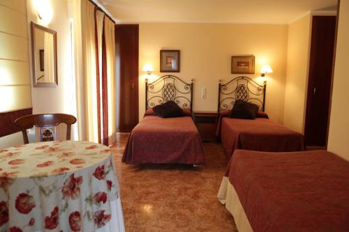 Imagen de la habitación del Hotel Los Arcos, Villafranca del Cid. Foto 3