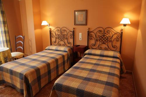 Imagen de la habitación del Hotel Los Arcos, Villafranca del Cid. Foto 13