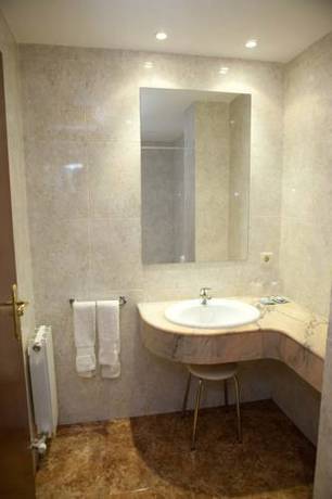 Imagen de la habitación del Hotel Los Arcos, Villafranca del Cid. Foto 15