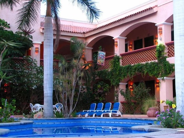 Imagen de la piscina del Hotel Los Barriles. Foto 19