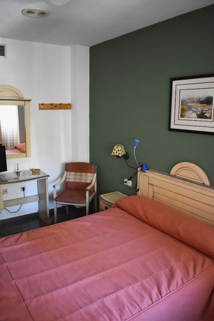 Imagen de la habitación del Hotel Los Bartolos. Foto 7