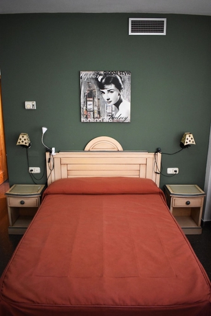 Imagen de la habitación del Hotel Los Bartolos. Foto 8