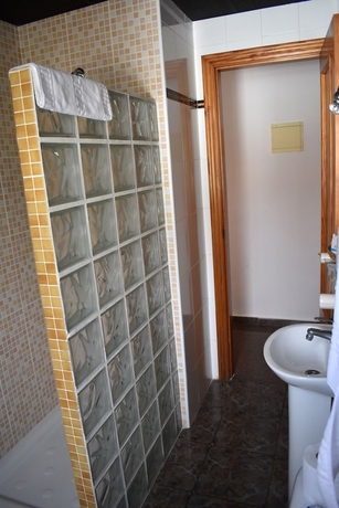 Imagen de la habitación del Hotel Los Bartolos. Foto 10