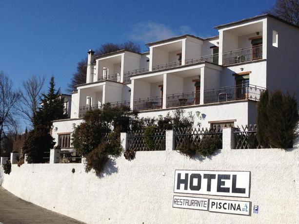 Imagen de los exteriores del Hotel Los Bérchules. Foto 9