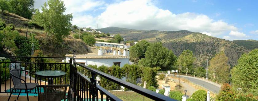 Imagen de los exteriores del Hotel Los Bérchules. Foto 12