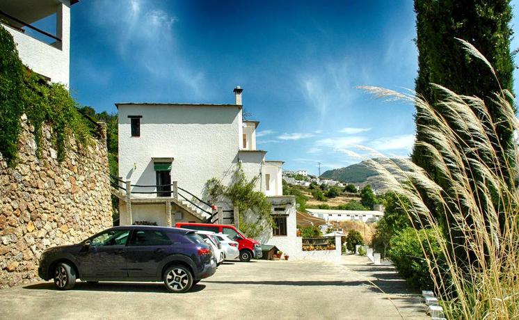 Imagen de los exteriores del Hotel Los Bérchules. Foto 13