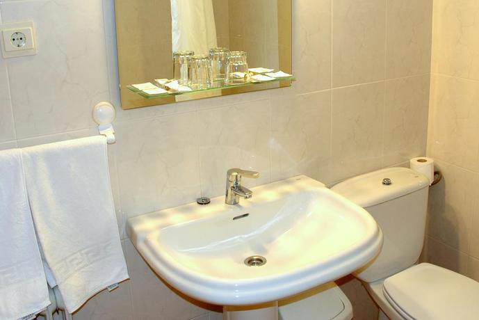 Imagen de la habitación del Hotel Los Bérchules. Foto 5