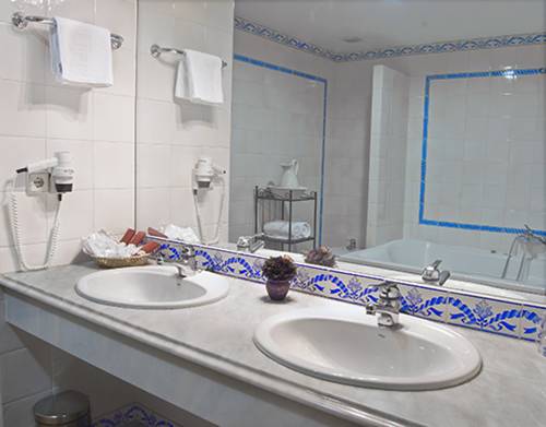 Imagen de la habitación del Hotel Los Bronces. Foto 11
