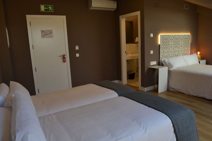 Imagen de la habitación del Hotel Los Campones. Foto 16