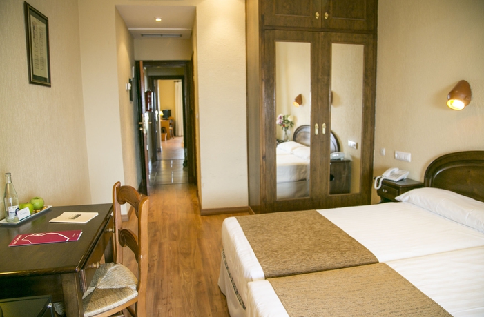 Imagen de la habitación del Hotel Los Cantaros. Foto 6