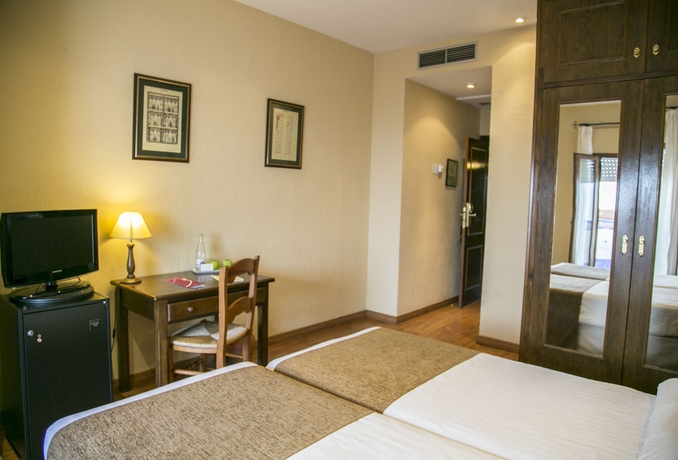 Imagen de la habitación del Hotel Los Cantaros. Foto 9