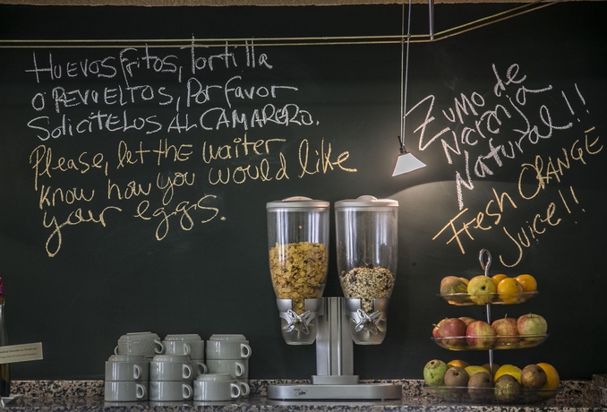 Imagen del bar/restaurante del Hotel Los Cantaros. Foto 4