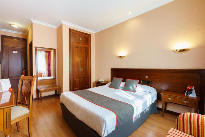 Imagen de la habitación del Hotel Los Castaños. Foto 4