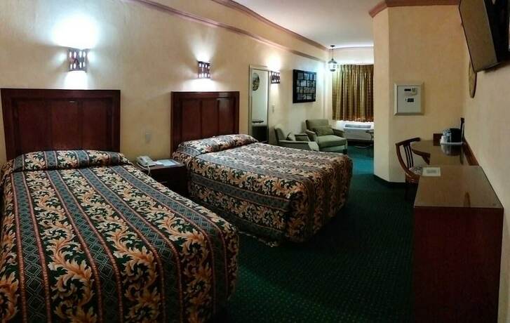 Imagen de la habitación del Hotel Los Cedros Inn, Delicias. Foto 6