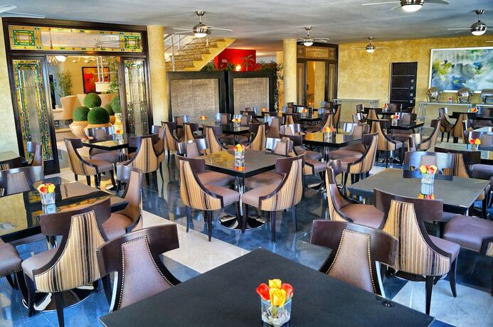 Imagen del bar/restaurante del Hotel Los Cedros Inn, TORREÓN. Foto 11