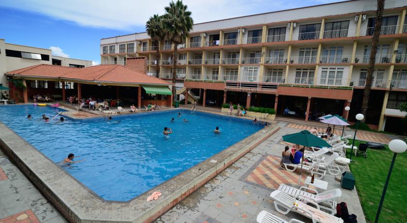 Imagen de la piscina del Hotel Los Ceibos. Foto 11