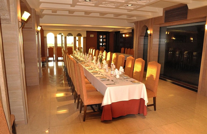 Imagen de los interiores del Hotel Los Cerezos. Foto 7