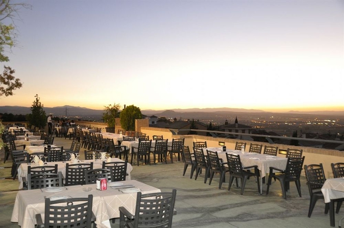 Imagen del bar/restaurante del Hotel Los Cerezos. Foto 2