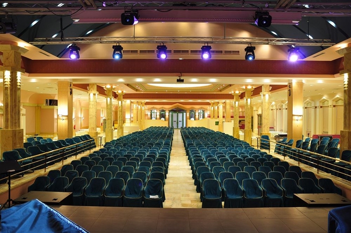 Imagen de los interiores del Hotel Los Cerezos. Foto 8