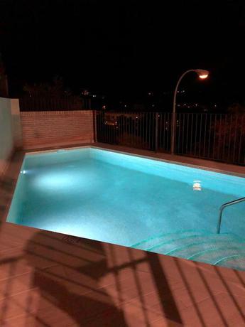 Imagen de la piscina del Hotel Los Cigarrales. Foto 23