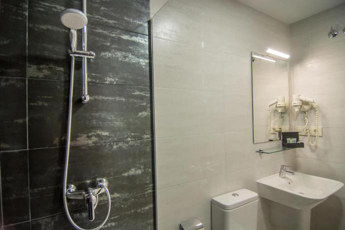 Imagen de la habitación del Hotel Los Cigarrales. Foto 12