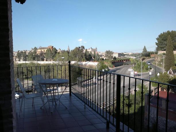 Imagen de los exteriores del Hotel Los Cigarrales. Foto 14