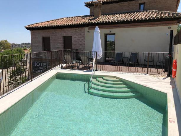 Imagen de la piscina del Hotel Los Cigarrales. Foto 24